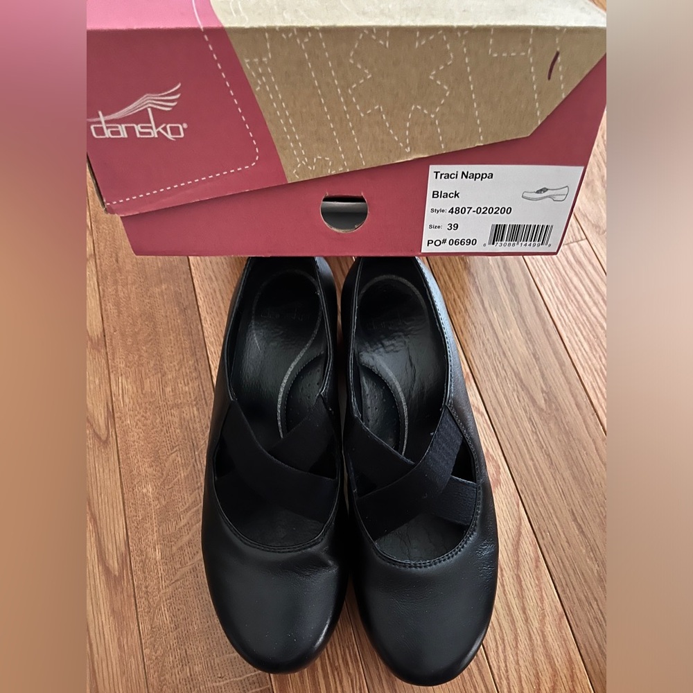 Women’s black Dansko dress shoes like new size 39